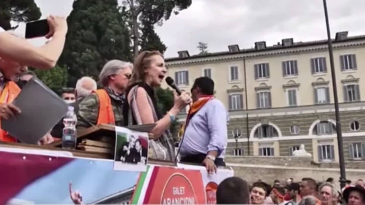 IRuzzolaMerda's tweet photo. Ecco il podcast della puntata appena conclusa de #IlBestiario su #RadioBarrio!
Argomenti: 
#gilletarancioni #signorapaola #5g #piazzadelpopolo #mascherinetricolore #fase3 #immuni #azzolina #scuola #trump #cinefontana #lombardia #report

👇🎙️📻
https://t.co/D0rDcUO4e2 @marioparroz https://t.co/SXCFoKuYev