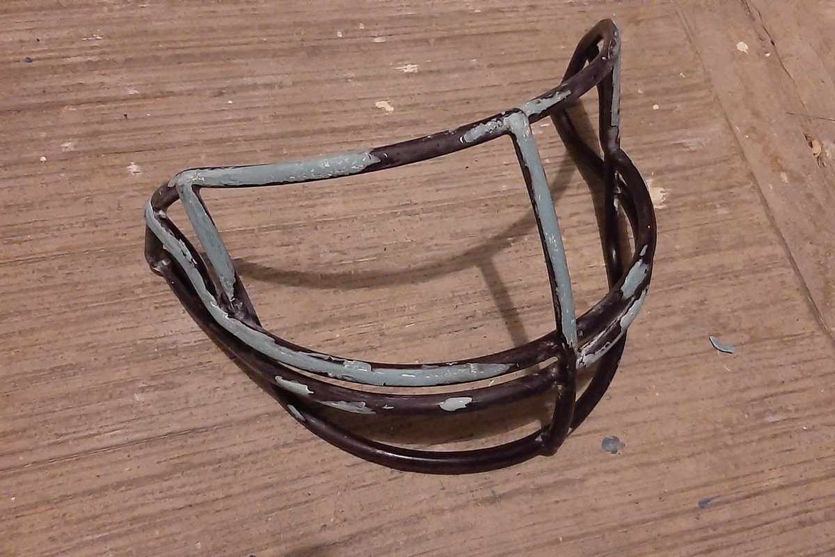 villafan_alex's tweet photo. Rebuilding an old helmet to represent the Horseshoe in my house. Best team @Colts, best LB @dsleon45 @ColtsSuperFans1 @JimIrsay
#ColtsLife
#AnvilBlack https://t.co/nSv4ssexAz