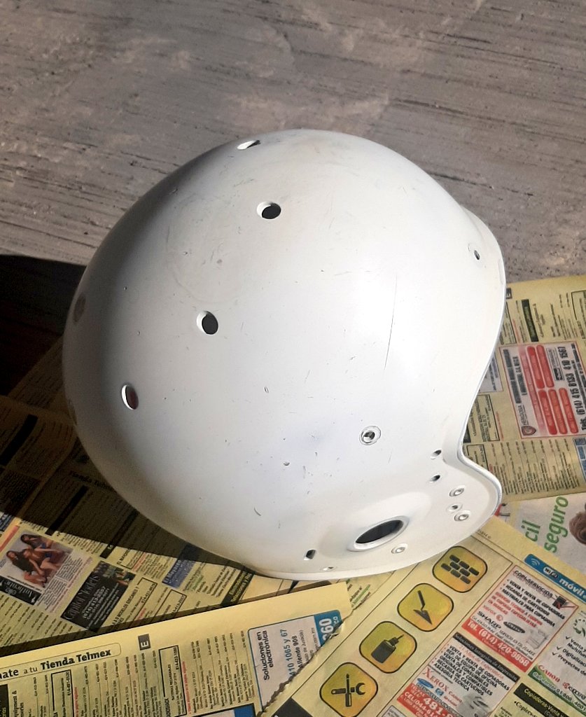 villafan_alex's tweet photo. Rebuilding an old helmet to represent the Horseshoe in my house. Best team @Colts, best LB @dsleon45 @ColtsSuperFans1 @JimIrsay
#ColtsLife
#AnvilBlack https://t.co/nSv4ssexAz