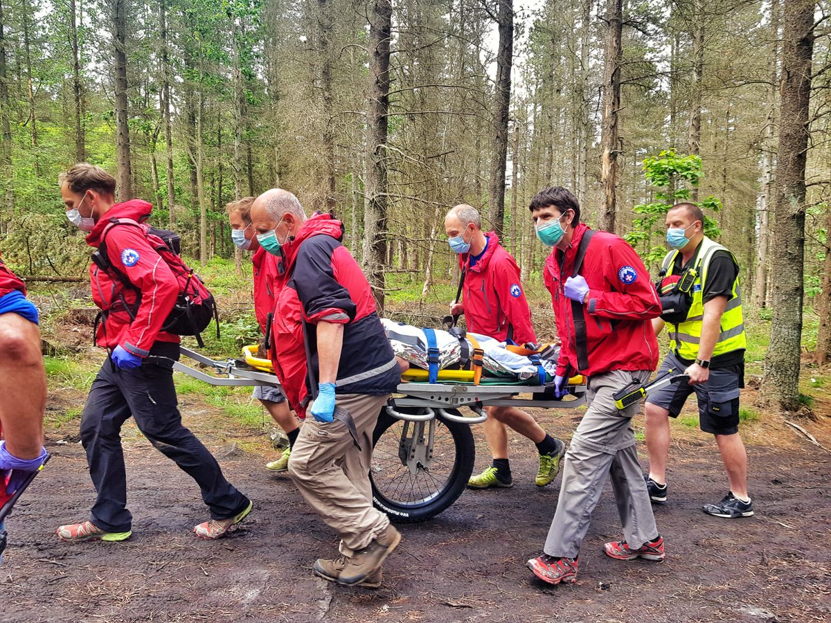 woodheadrescue's tweet photo. ☆☆ Callout ☆☆

The team was called out today at 14:29hrs to assist @YorksAmbulance with an injured mountain biker in Grenoside Woods.

#mountainrescue #volunteers #somuchmorethanmountains #teamwork #callout #WoodheadMRT #PDMRO #YorkshireAmbulanceService https://t.co/3CUSBsS3O4