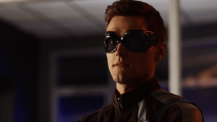 PaladinoComics's tweet photo. 📰|| DEMITIDO!!!

O ator Hartley Sawyer que interpretava o herói Ralph Dibny em #TheFlash, foi demitido após serem divulgados diversos tweets preconceituosos de sua conta. https://t.co/nzmU5fkDJ0