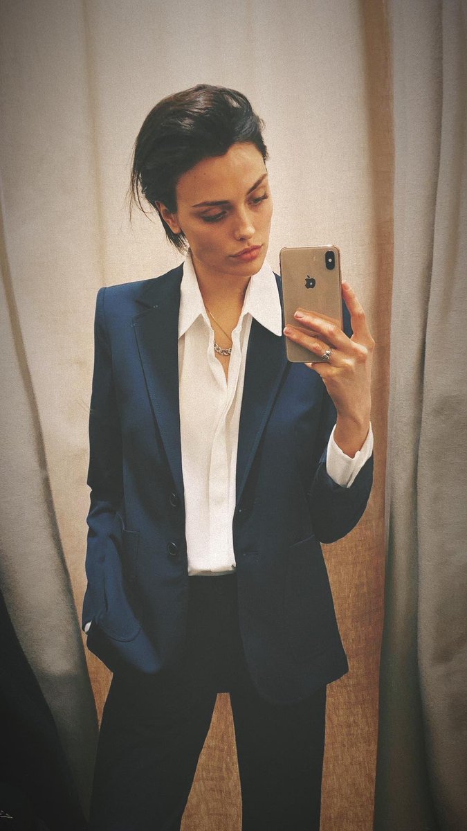 IceWayward's tweet photo. @wallisday @gberlanti @thecw @carolinedries Please let Wallis audition for Kate Kane 🙏🥺 #KateKaneISBatwoman #Batwoman She is amazing https://t.co/CXbfRqe7y0