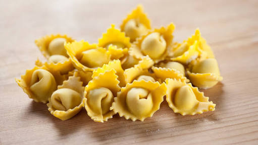 Types OF PastaThere are more than 300 types of pasta, but here is the 10 I know.LasagneSpaghetti Ravioli Macaroni