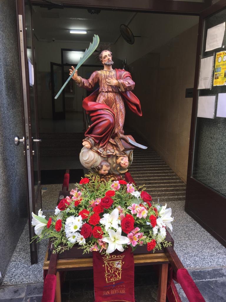 👏🏻👩🏻‍⚕️| El alcalde de #Logroño y varios concejales participan en la #CocinaEconómica en la entrega del galardón 'Cofrade de honor' de la Cofradía de #SanBernabé, dedicado este años a los sanitarios riojanos.