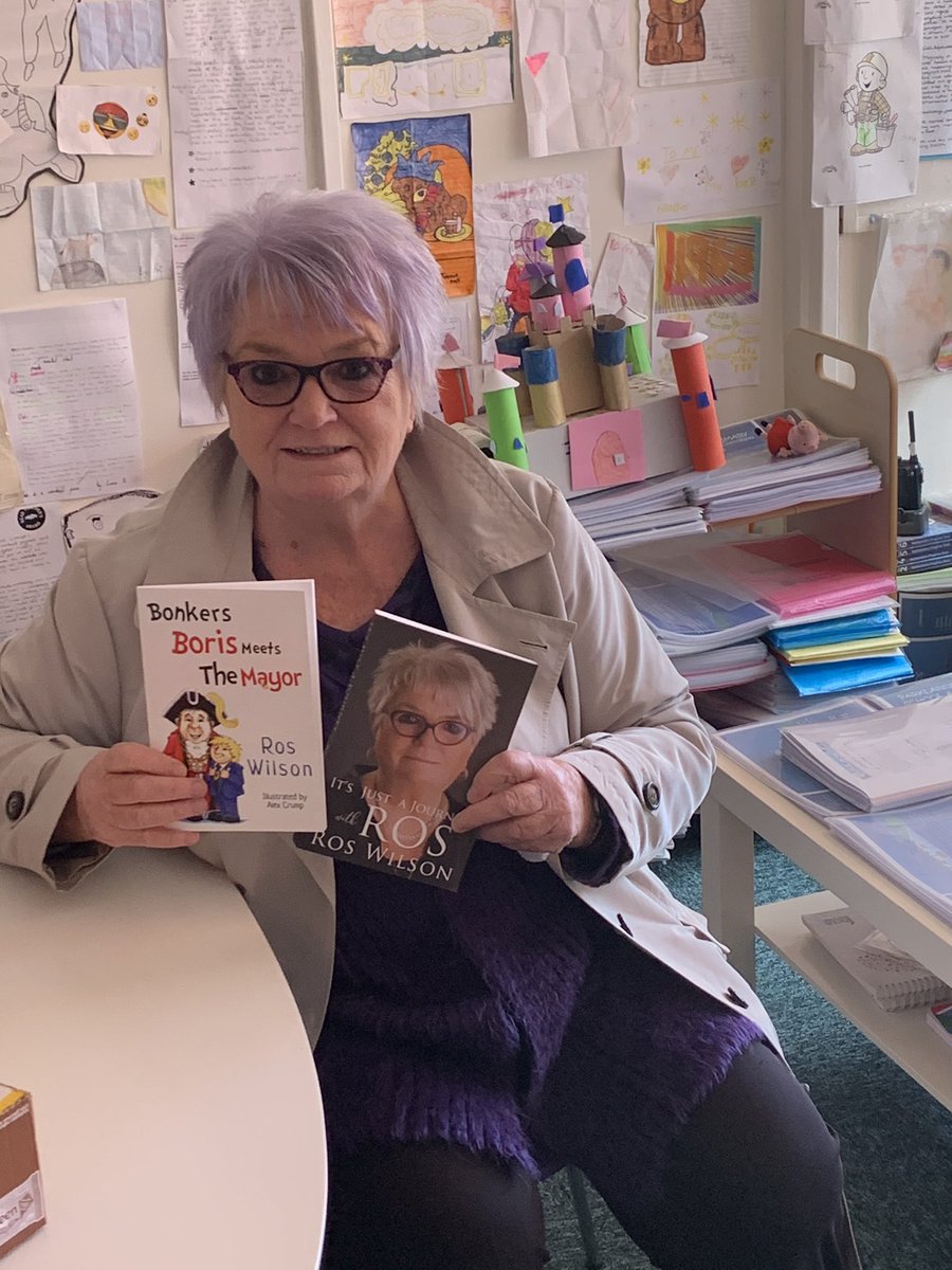 chrisdysonHT's tweet photo. @simonkidwell @rosBIGWRITING @samtwiselton @thosethatcan @MrsSarahMullin @Emma_Turner75 @smithsmm @drewpovey @AlisonMPeacock @olympiapub I got to see her Friday #highlightoflockdown .... social distancing obviously https://t.co/rEJjR20CZ5
