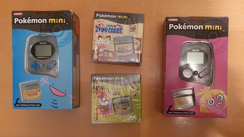 Seppatoni's tweet image. Den #Retromontag widme ich heute Pokémon Mini: Zwei Handhelds plus 2 Spiele habe ich mir damals geholt, als es verramscht wurde. Ausgepackt oder damit gespielt habe ich jedoch nie. Wieder was für den Pile of Shame. 😅

#retrogaming #nintendo #pokemonmini #pokemon