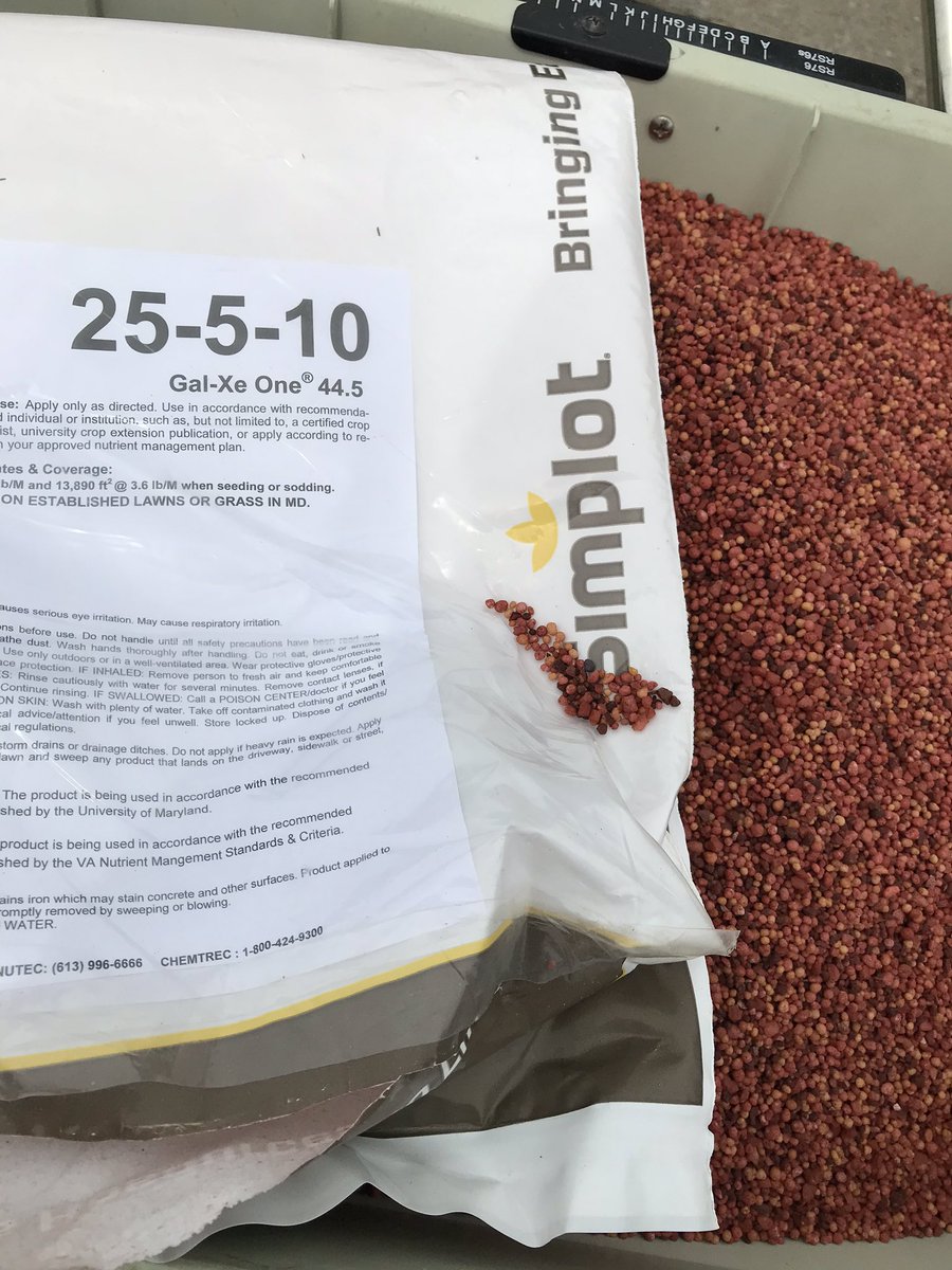 JohnClintsman's tweet photo. Excited to be among the first to try the new Gal-Xe-ones W/Hydro fuze. @SimplotTurf bringing out yet another elite product! #thegoldstandard #theredstandard #partnerup https://t.co/294KzaMevG