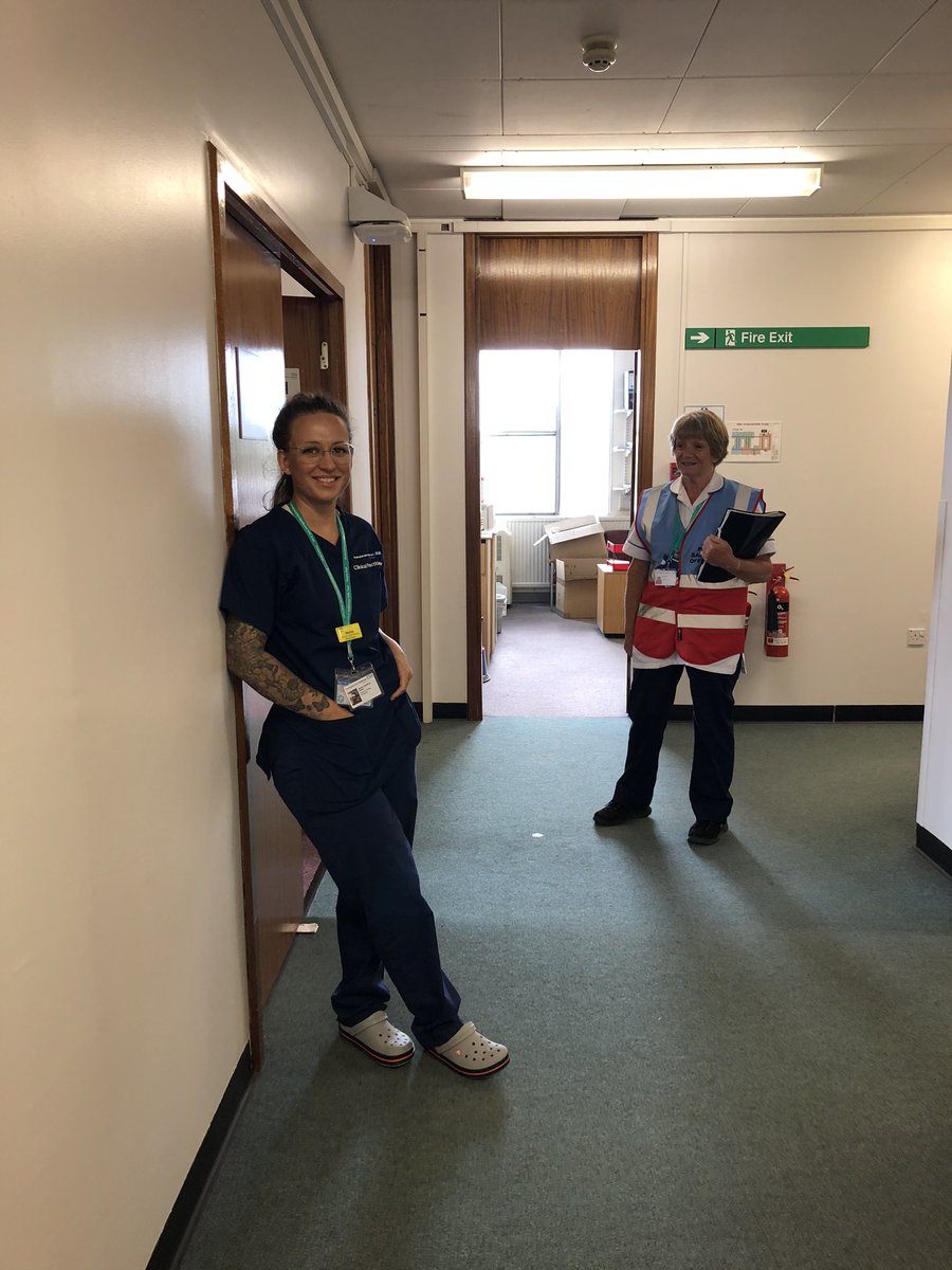 DebraPanikkar's tweet photo. So Sue PPE Safety Officer has been busy today ,chatting and answering questions on PPE !@BucksHealthcare @Ruth_Machado2 @Nix_edformation @HAndersonBHT1 @NMacdonaldBHT https://t.co/DzdWGYaNNu