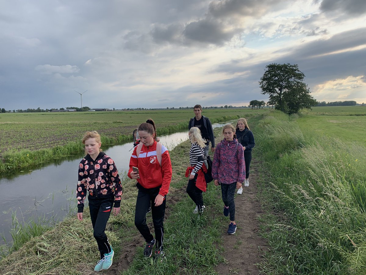 SVN69_JO15's tweet photo. De eerste avond zit er op voor @Svn69Nijeveen JO12-1G! Nog drie te gaan😅
#avond4daagsehome #samenlopen #vierkeertien https://t.co/2FfzQIZRC0