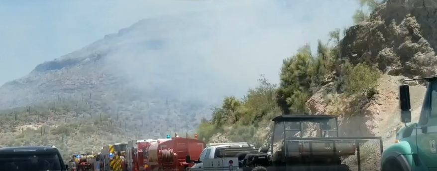 ArizonaDOT's tweet photo. Some photos of the smoky brush fire that has closed the right lane of I-17 NB near Black Canyon City. Thankyou. @MandolinAZ 

#AZTRAFFIC #I17 #WILDFIRE https://t.co/QFRpx8wW1A