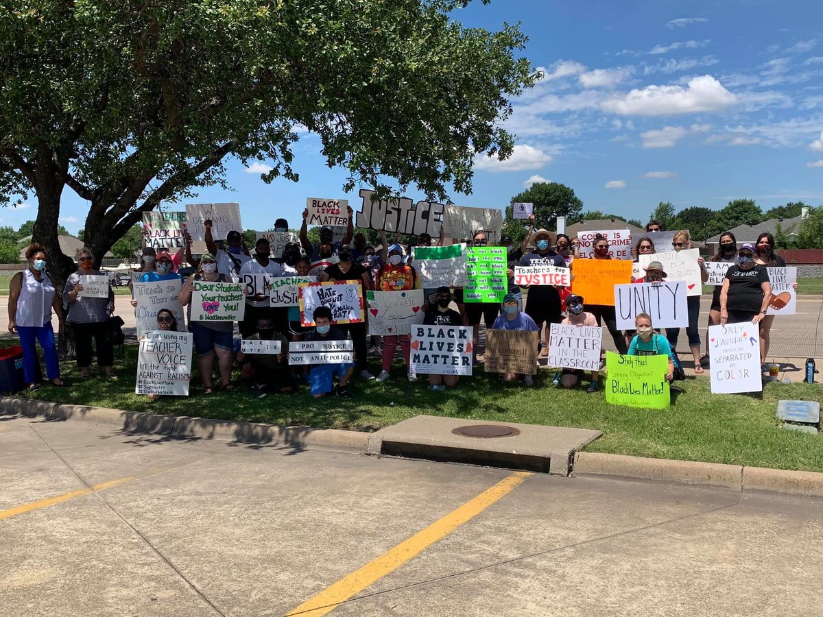 JSGarza90's tweet photo. Teachers got together to show support for our students and the Black Lives Matter movement today. Channel 5 will air the story twice between 4 and 6:30 tonight and channel 11 expects to run it at 4:00 or 4:30
#blacklivesmatter
#teachersforjustice
#westandwithourstudents https://t.co/sJxb7JxWAM