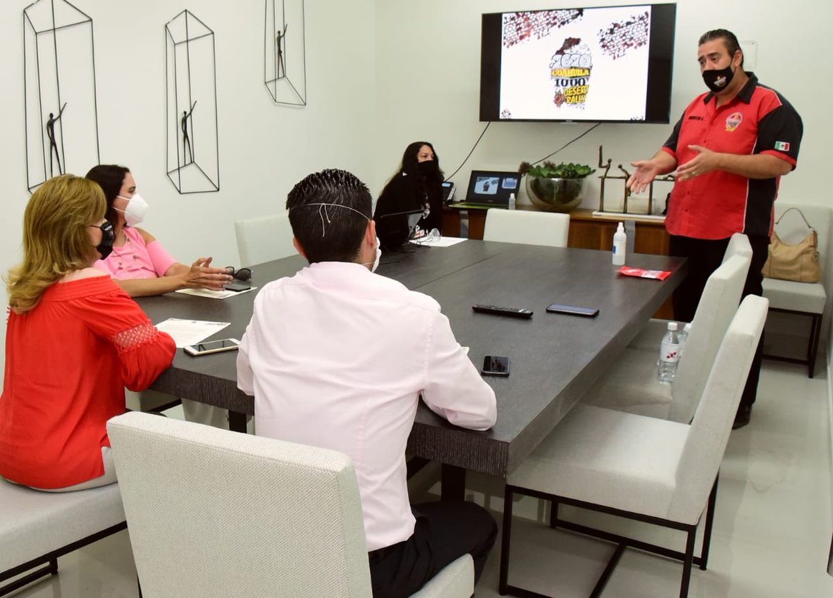 SeTurCoah's tweet image. Para dar seguimiento a la organización de la ruta extrema @Coahuila1000R, la Secretaria @luciaazucena, se reunió este lunes con empresarios integrantes de la @canacotorreon, donde fue recibida por el Presidente Luis Cuerda Serna, quien representa a casi 6 mil socios.