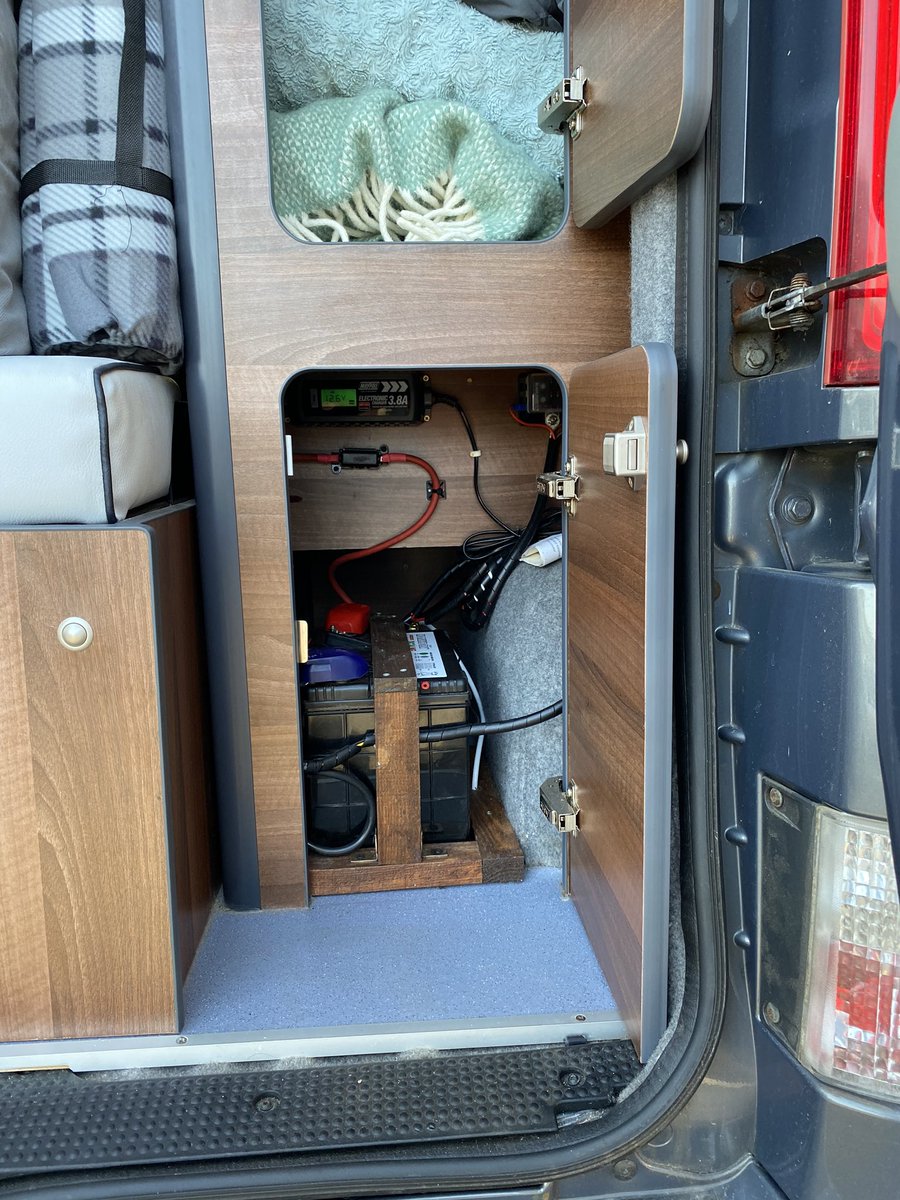 Elitet5's tweet photo. Faulty split charge system replaced on a Vivaro camper #Vauxhall #vivaro #camper #electics #surfvan #vanlife #cornwall https://t.co/o8TgwfYehT