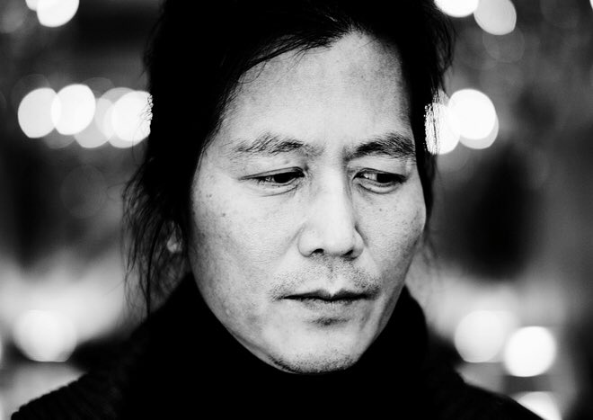 jgonzalezposada's tweet photo. Byung-Chul Han.
Seúl 1959. Filósofo 
“9 definiciones sobre la pandemia”

1- “El coronavirus está mostrando que la vulnerabilidad o mortalidad humanas no son democráticas, sino que dependen del estatus social. ...https://t.co/PybGOjiUQG https://t.co/I3bPKDRSse