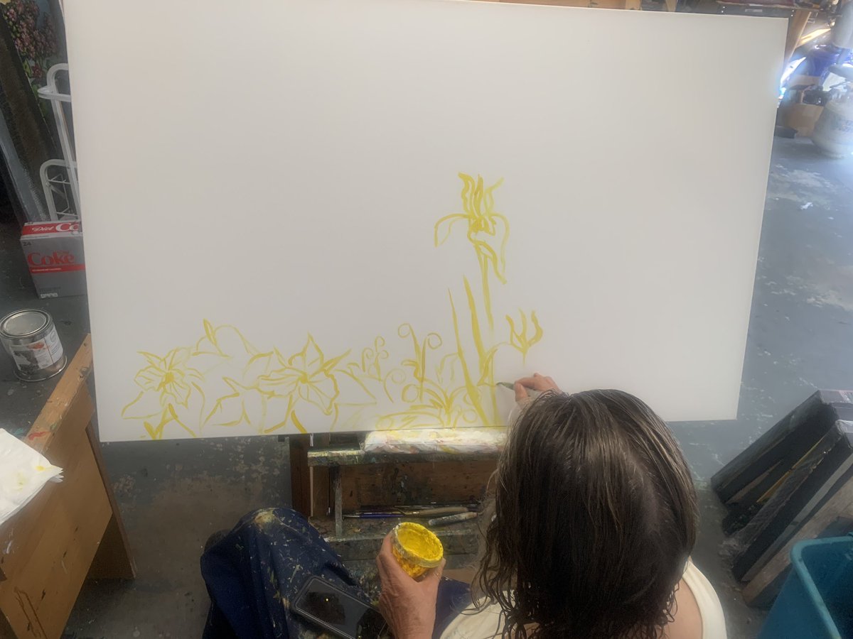 ArtMcquinn's tweet photo. Linda is working on her New Oil Painting, a 36”x48”, Gallery Wrap Canvas for future Shows.  Website:  https://t.co/748RNymYH5   #arts #art #flowers #cat #cats #folk #hendersonvillenc  #folkart #contemporaryart #oilpainting #artgallery #islandconclavegallery #howardalanevents https://t.co/uWAwmcWh9z