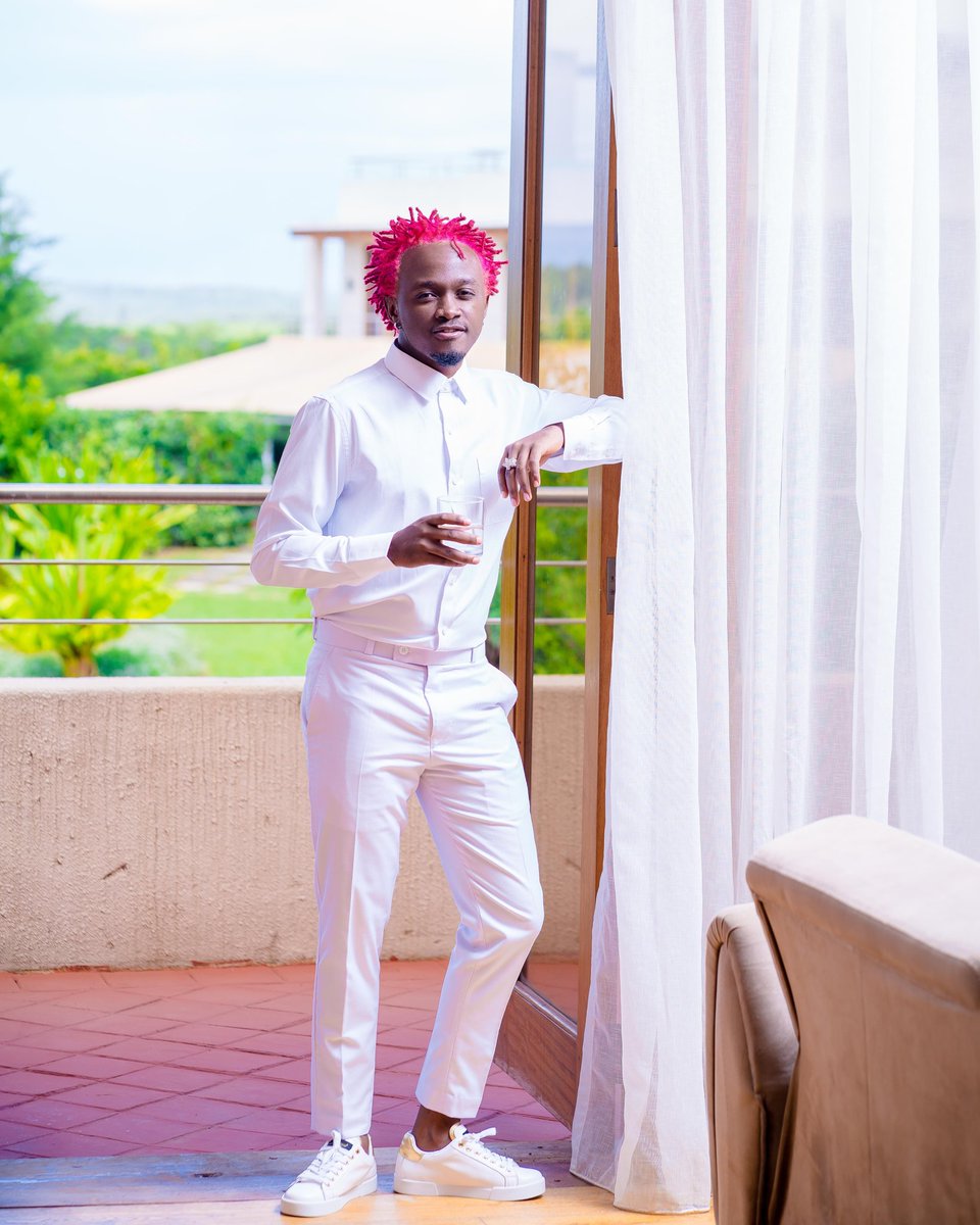 BahatiKenya's tweet photo. All Girls Like My New Hairstyle 😉🌷 NIMEWEZA ama NIMECHOMA??? #Bahati https://t.co/XdnwksrGh9