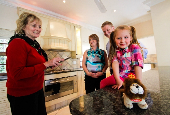 CrownReloNZ's tweet image. At #Crown we understand the need to deliver a service with personality and not just an exercise in logistics.

Find out how Crown's amazing staff and our values set us apart from the rest: bit.ly/2MywC2D

#firstimpression #measureddistinction #bestmovingservice #moving