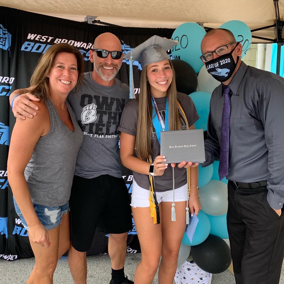 tootsee3's tweet photo. Today was a great day @WestBrowardHigh  Mr. Fatout, teachers, and staff did a fantastic job of seeing their seniors off!! #Classof2020 #Bobcat4Life https://t.co/TdmQkLEEpZ