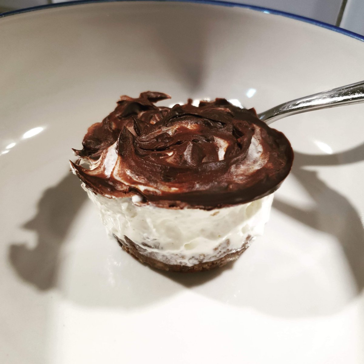 KetogenicF's tweet photo. Chocolate cheesecake bites. My son said it takes like tea cakes 😜🤪 #keto #lowcarb #ketodiet #lchf #ketolife #ketosis #ketogenic #weightloss #ketolifestyle #sugarfree #nosugar #chocolate #cheesecake #teacake #teacakes https://t.co/LeHuFvAp2Y