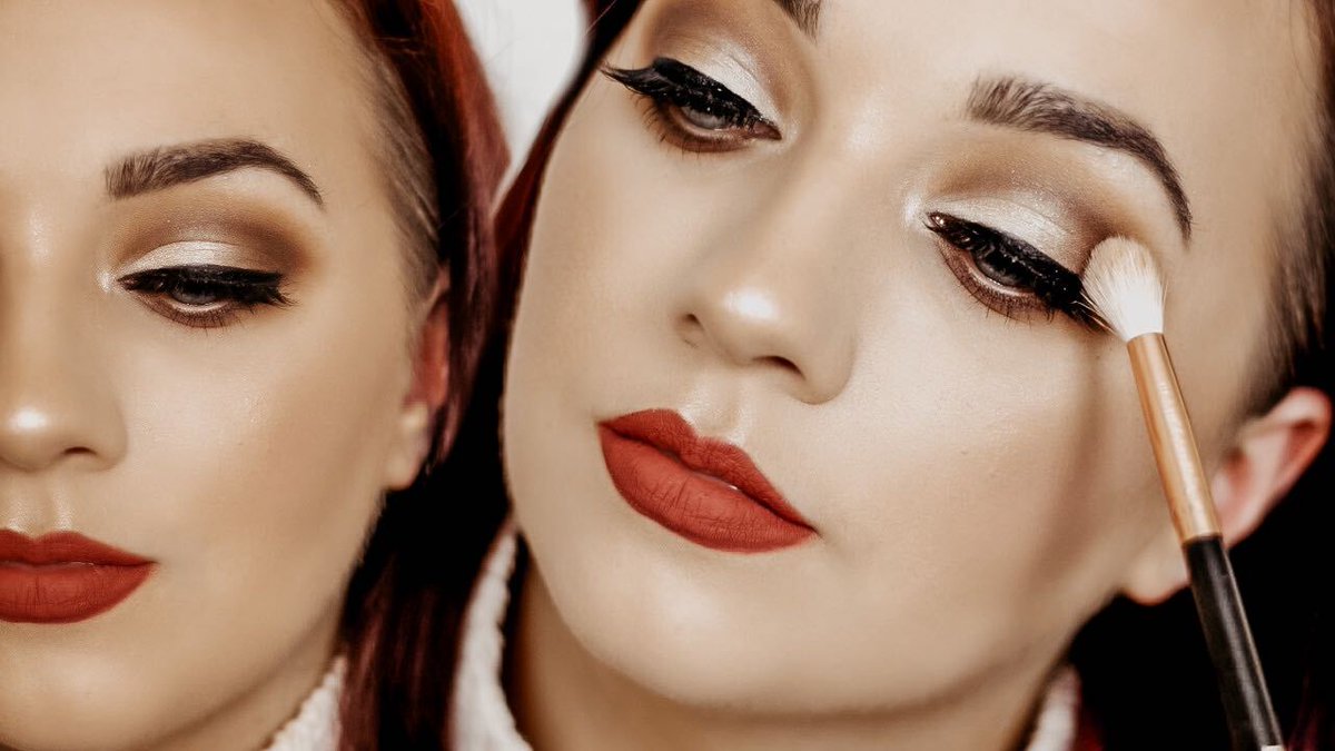 bestselfTV's tweet photo. w a k e u p &amp; m a k e u p with the talented @makeupbysaz_com 💋She has beautiful makeup tutorials you can follow along on BestSelf TV- download for free with the link below. 💘#BestSelfTV 

https://t.co/HqbUmmIv0U https://t.co/5L0Z4SmgVt
