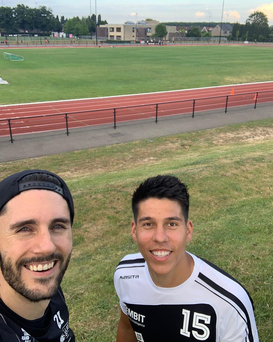 LimburgLIONS's tweet photo. De dag van... Lino Janssen.
Sprint training finished βοΈ
Samen met Roel Adams
#KembitLions #dedagvan #handbal https://t.co/Gwmt3YzMmN
