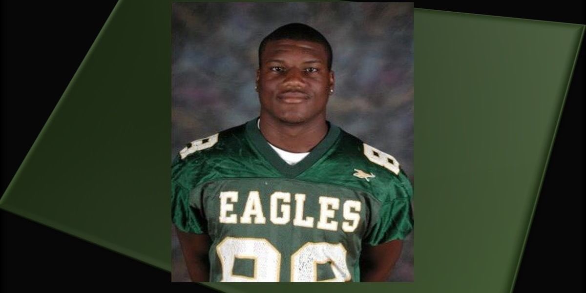 DotNet281's tweet photo. 16 years ago today June 8th WE lost a great friend, a classmate, HELL OF A TEAMMATE, a like a brother to me. Your Legacy will forever live with me Bro!! 💯💪🏽 WE MISS YOU BIG HOMIE #RIPMC #KFLegend #KFAlumni https://t.co/H0miKFmEN1