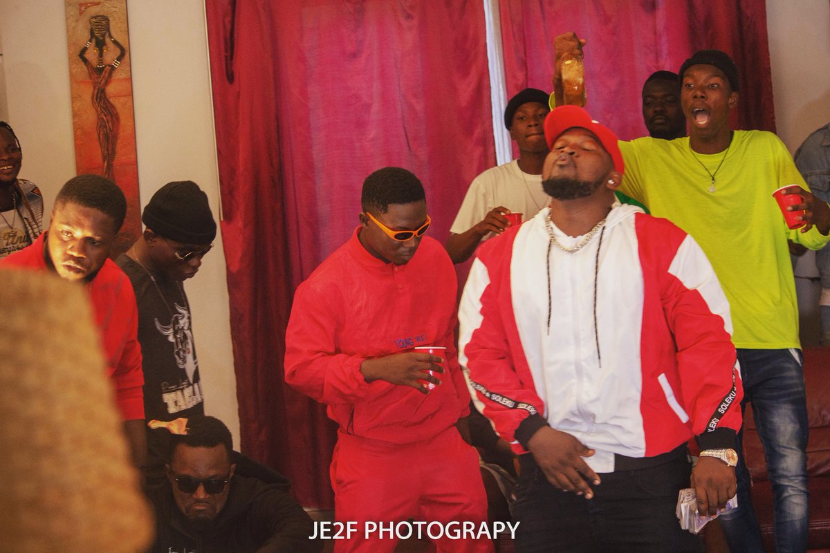 peewiilogoti's tweet photo. Le regard que je fais quand je sent que les rappeurs commencent par perdre du poids à force de me SUIVRE comme si j'étais un RÉGIME 😂😂😂😂😂😂😂😂😂😂😂😂
🔥 https://t.co/embZuXNOBm 🔥 #IAMTROPFORT #GLAMATANATION #2LV2L         
#DELALUMIEREVERSLALUMIERE #PEEWII https://t.co/hhp87zW85T