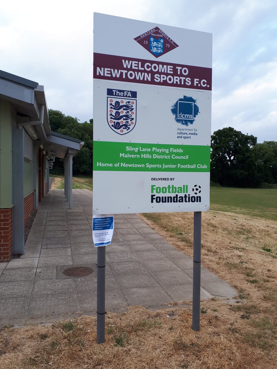 MalvernCops's tweet photo. Pickersleigh and Chase SNT high visibility patrol this evening @NS_JFC All in order #NoASB #NoRubbish PCSO 6209 https://t.co/S0uhUiSYl7