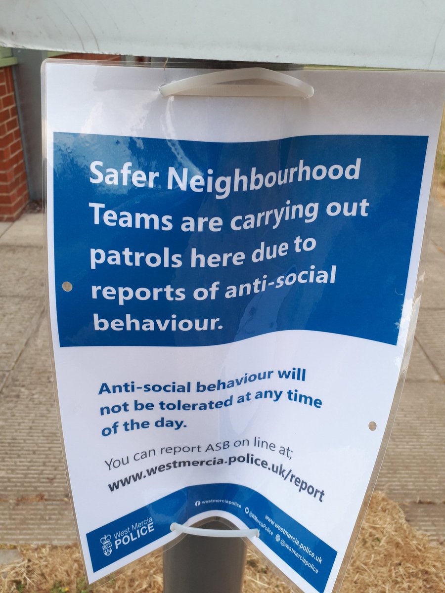 MalvernCops's tweet photo. Pickersleigh and Chase SNT high visibility patrol this evening @NS_JFC All in order #NoASB #NoRubbish PCSO 6209 https://t.co/S0uhUiSYl7