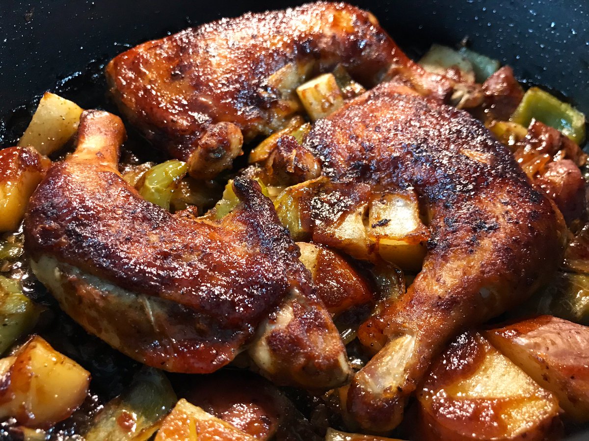 beaciolo's tweet image. Oven baked Sriracha chicken for lunch 🍴 #cookingforhubby