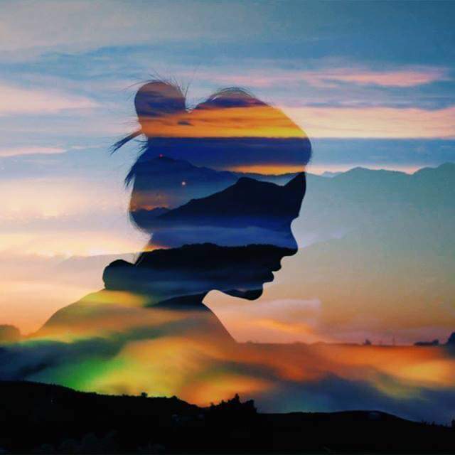 Ахиад чи намайг уйлуулвал үүл болчихно шүү, би
Анхны салхи сэвхийхэд л тэнгэрээр нэг тарчихна
Ахиад нэг л гомдоовол цонхны цэцэг болчихоод
Аргадаж, гуйгаад сөгдөхөд чинь нэг ч үг дуугарахгүй
...#Тунирхал Л.Өлзийтөгс