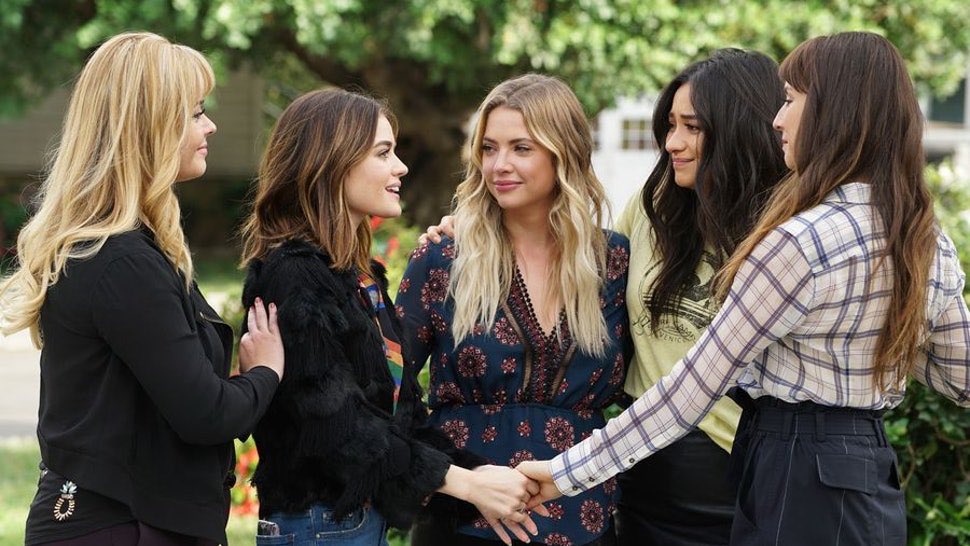 CinSerietw's tweet photo. Hoy se cumplen 10 años del estreno de #PrettyLittleLiars😭😭😭😭❤
#happypllday https://t.co/cqnw0cvS1X