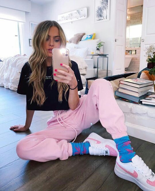 evilspawn_girl's tweet photo. ╰❱❱⋮ INSTAGRAM POST.；

               @sassyellesl.

💬: board in a house.

           Hace un momento. https://t.co/0iTPU58bd8