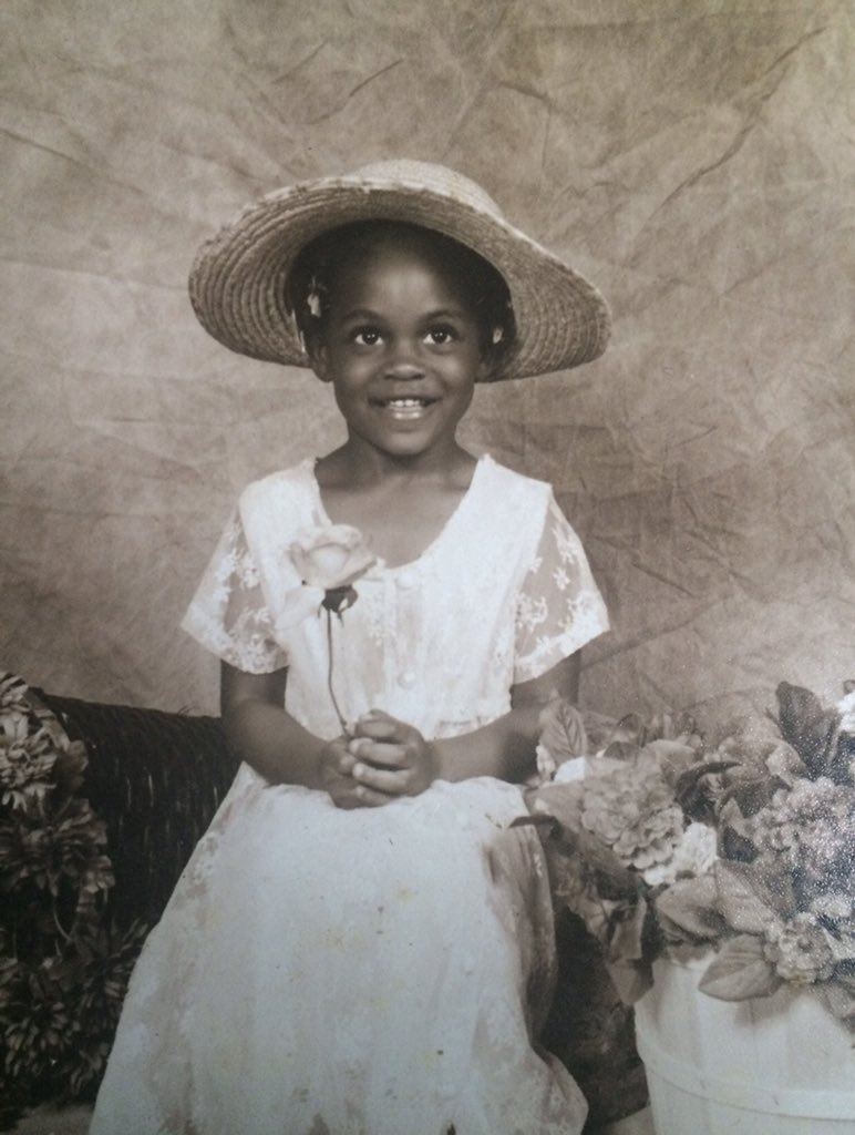 syd23cas's tweet photo. This beauty turned 20 today!  Happy Birthday Boo Boo!  We love you! https://t.co/UVdd0E93p0
