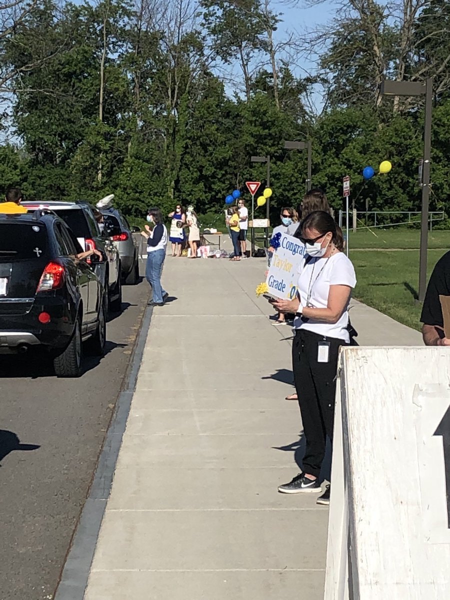 gkincaid36's tweet photo. Congratulations to all Terry Taylor Elementary School 5th Graders as they arrive for the annual Moving Up Ceremony drive-through style! A great turnout by students with their families, and the Taylor staff!Good Luck at Cosgrove! ⁦@SpencerportCSD⁩ ⁦@Cosgrove_LOTS⁩ https://t.co/J7M18oVSWk
