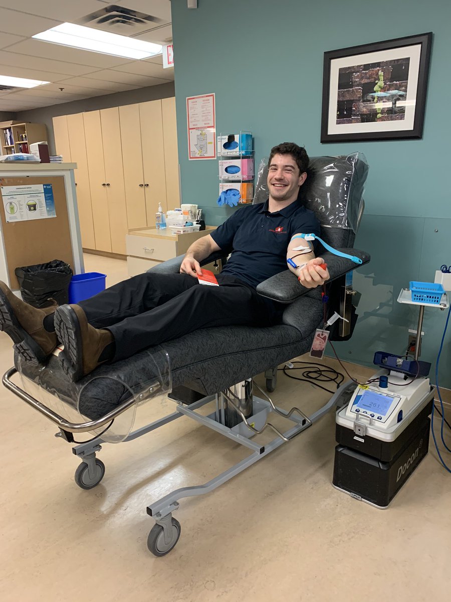 It’s National Blood Donor Week! Every 60 seconds in Canada someone needs blood🩸You can book your appointment at blood.ca/HGB #NationalBloodDonorWeek #NBDW2020 #HockeyGivesBlood <a href="/hkygivesblood/">Hockey Gives Blood</a> @canadaslifeline