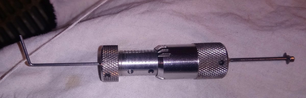 Matt_Smith_Hux's tweet image. Hello old friend. ❤️ This one of the last silver bullet prototypes I made 100% by hand. It has been away for a while but has now returned home. Good to have you back, this is my edc tool now. She&apos;s just beautiful to use, and look at.

#silverbullet 
#locksmithing 
#locktoolMaking