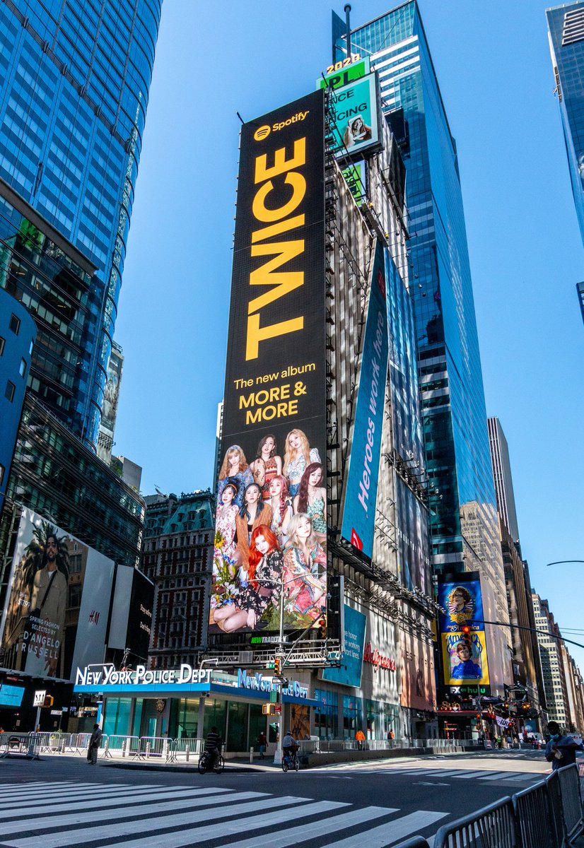 JYPETWICE's tweet photo. Thank you ONCE!
Thank you @Spotify

#TWICE #트와이스 #MOREandMORE https://t.co/fszcERHFhp