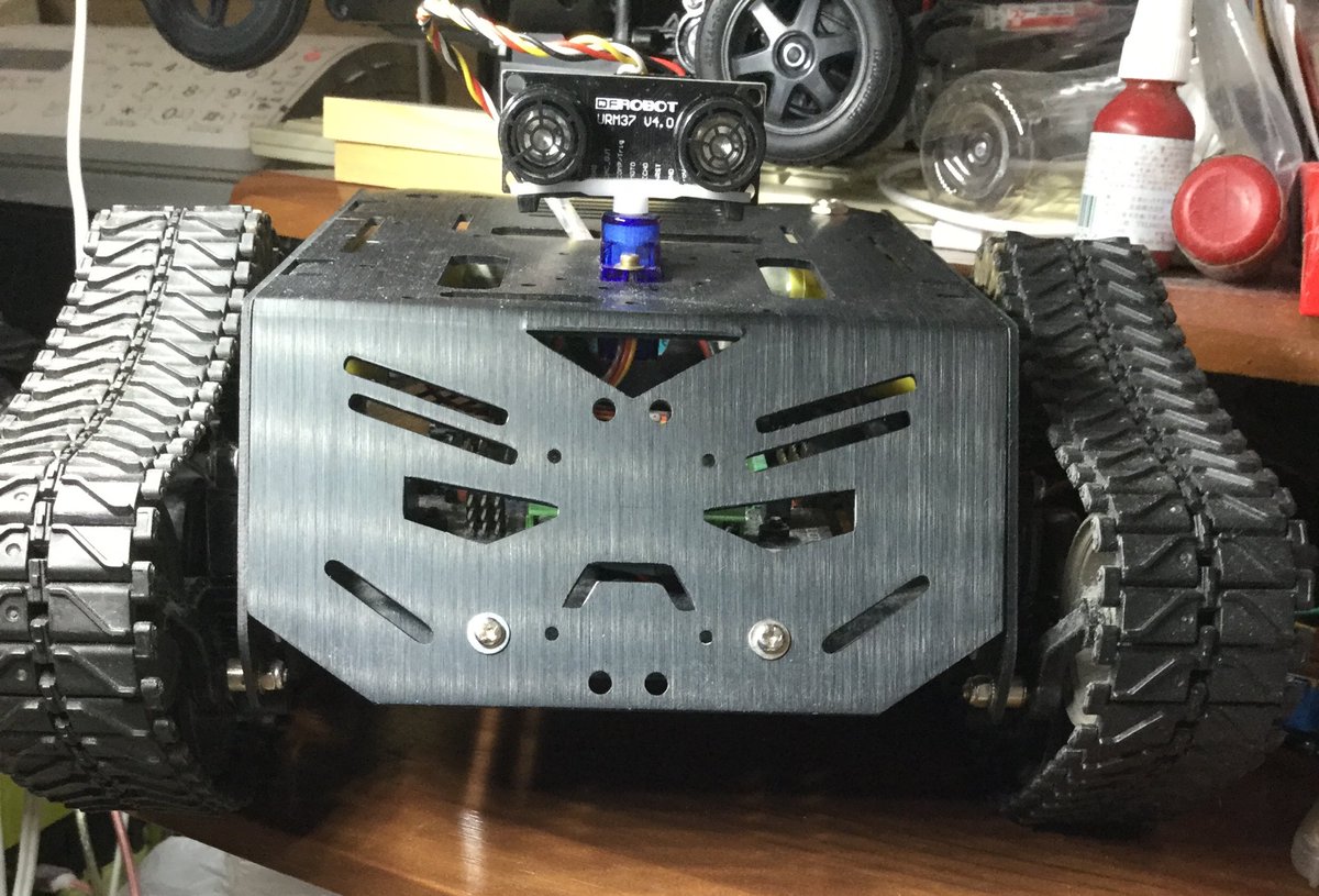 K_72019491's tweet image. リチウムイオン充電池の使い道その2。これはDFRobot社のArduino Leonardoボードを同社のタンクモバイルに搭載した物でこれの電源としてリチウムイオン充電池2本直列で使用しています。このタンクは超音波センサーにて障害物を検知、回避するスケッチが書き込まれています。
#Arduino
#ArduinoLeonardo