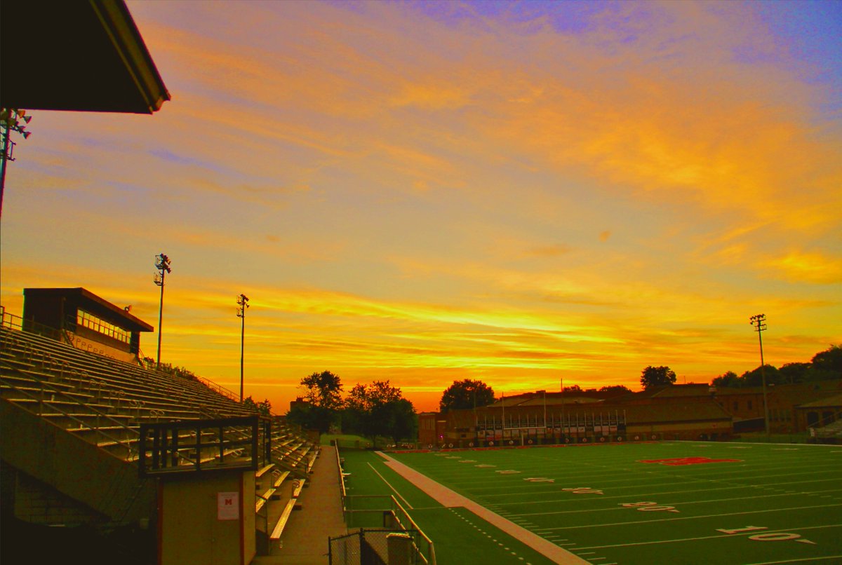 JeffWeaver9's tweet photo. @WBIRWeather This is the AWESOME Sunrise we had this morning, over Maryville High School, in Maryville, Tennessee.  Jeff Weaver took this picture. https://t.co/8kR6HMADP3
