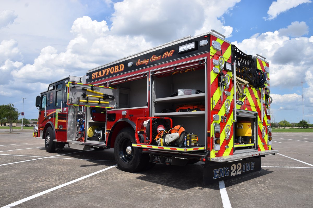 SiddonsMartin's tweet image. Stafford (TX) Fire Rescue has placed their new Engine 22 into service! This pumper is built with a 500 gallon water tank, 2000 GPM pump, Husky 12 foam system, and more! #firetruck #firetrucks #piercefiretrucks #piercemfg #pierceenforcer #piercepumper #txfire #firefighters