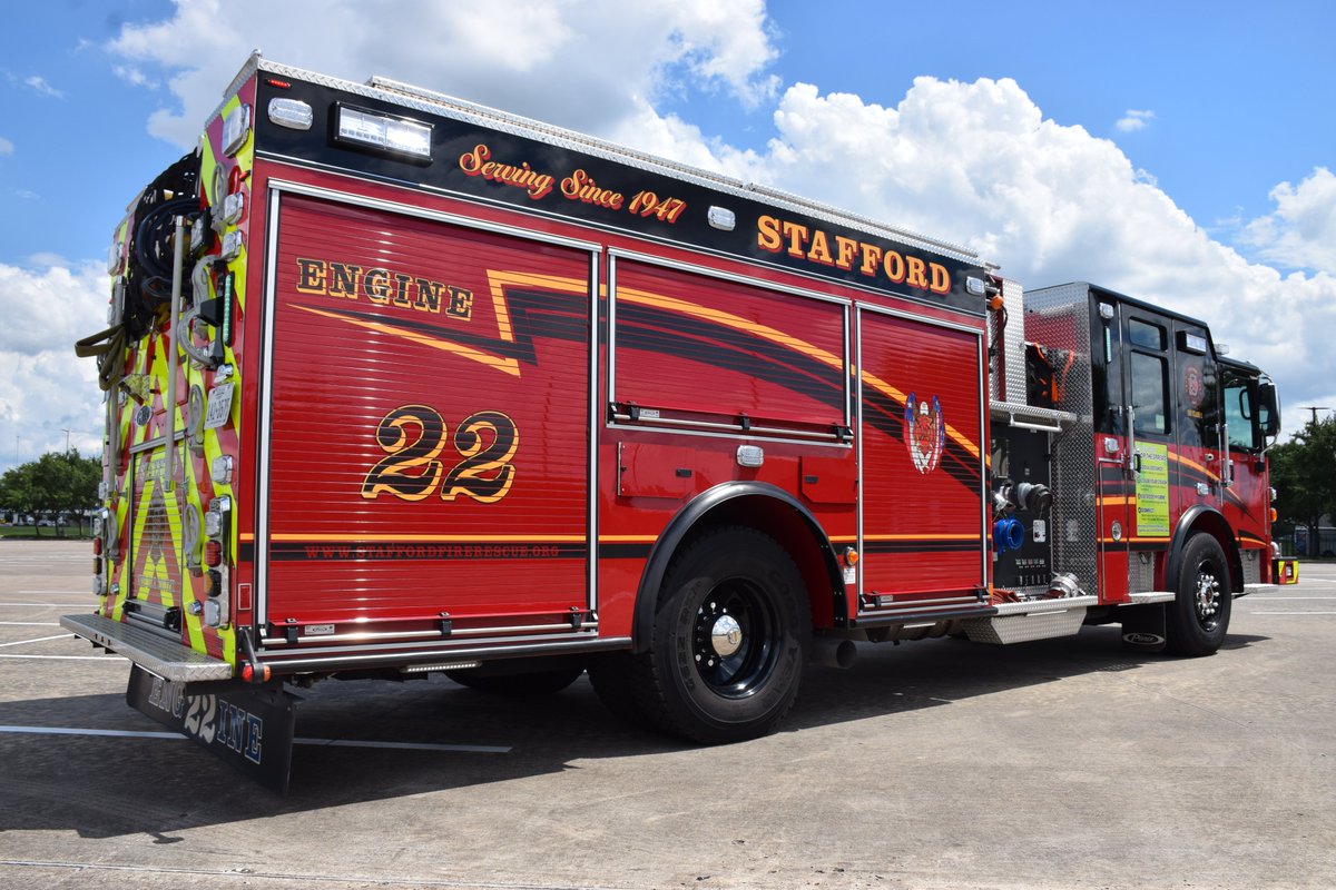 SiddonsMartin's tweet image. Stafford (TX) Fire Rescue has placed their new Engine 22 into service! This pumper is built with a 500 gallon water tank, 2000 GPM pump, Husky 12 foam system, and more! #firetruck #firetrucks #piercefiretrucks #piercemfg #pierceenforcer #piercepumper #txfire #firefighters