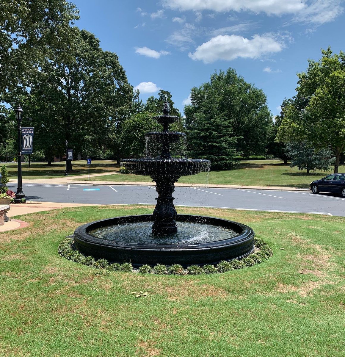 LC_XCTF's tweet photo. Took a walk around our beautiful campus! What an awesome place to work. If you want to know more about our program, please reach out!  #bringtherain #GoCanes https://t.co/gSQ9xH0pGa