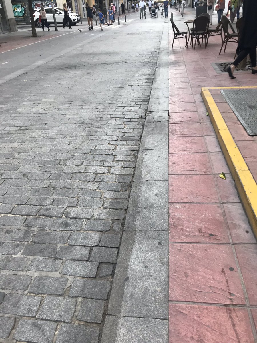Esta tarde en la Asunción, por favor limpien las calles.  <a href="/LosRemediosSvq/">Los Remedios (Sevilla)</a> <a href="/avvlosremedios/">Los Remedios</a> <a href="/Ayto_Sevilla/">Ayuntamiento de Sevilla</a> @RetoLipasam