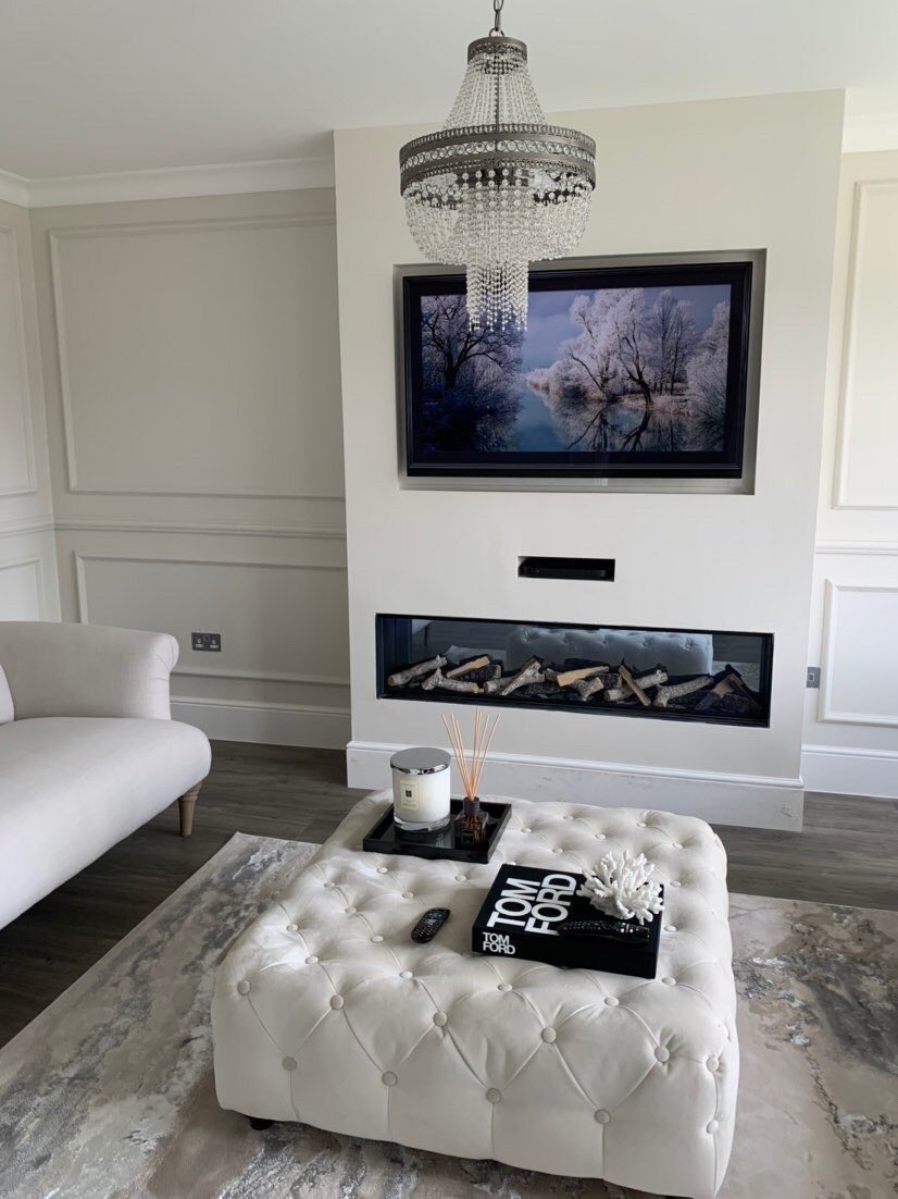 Thanks to @timeless__interior for sharing this stunning installation of our e1500gf 🙌🙌🙌 The decor is something else, fantastic job @evonicfires #style #whitedecor #livingroom #livingroomdesign #builtinfireplace