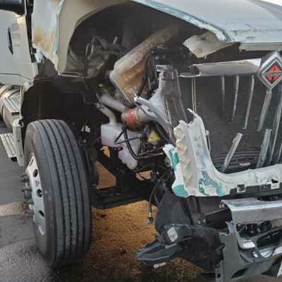 _LucieBee's tweet photo. My brother hit a moose...not sure what happened the moose but my brother is okay, no injuries! #thxfuck #truckvsmoose #iamCanadian #Canadiandriving #moose #trucking #truckers #thankatrucker https://t.co/7YlzH7OLWf
