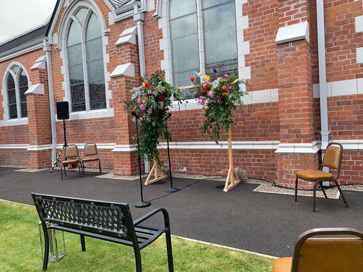 dudabides's tweet photo. Proper outdoor wedding.... yeooooo!! This was class!! https://t.co/L08iOjXiIE
