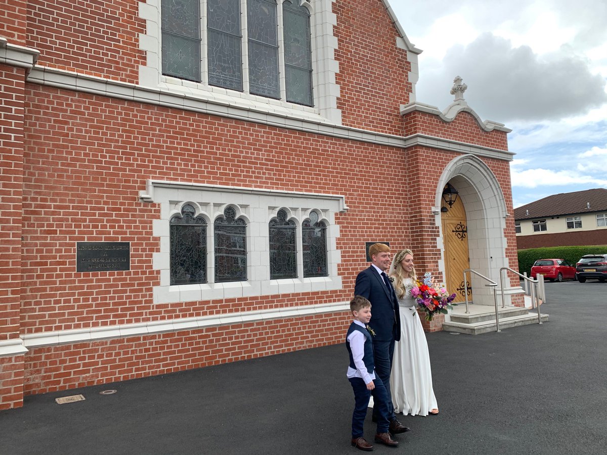 dudabides's tweet photo. Proper outdoor wedding.... yeooooo!! This was class!! https://t.co/L08iOjXiIE