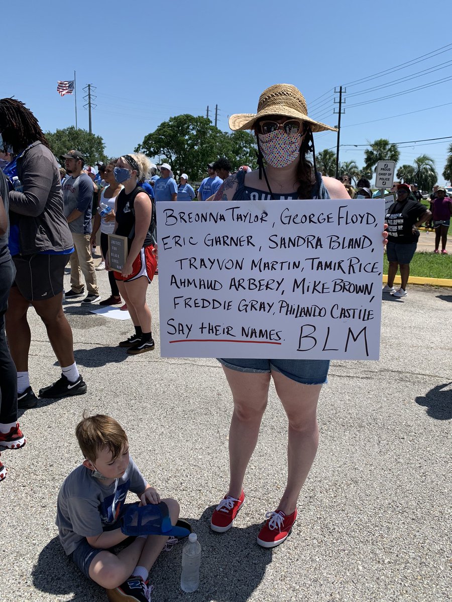 MrsHoangClass's tweet photo. Latinos, Asians, Blacks, and Whites we all stand for justice for George Floyd https://t.co/kjEYtY1Rng