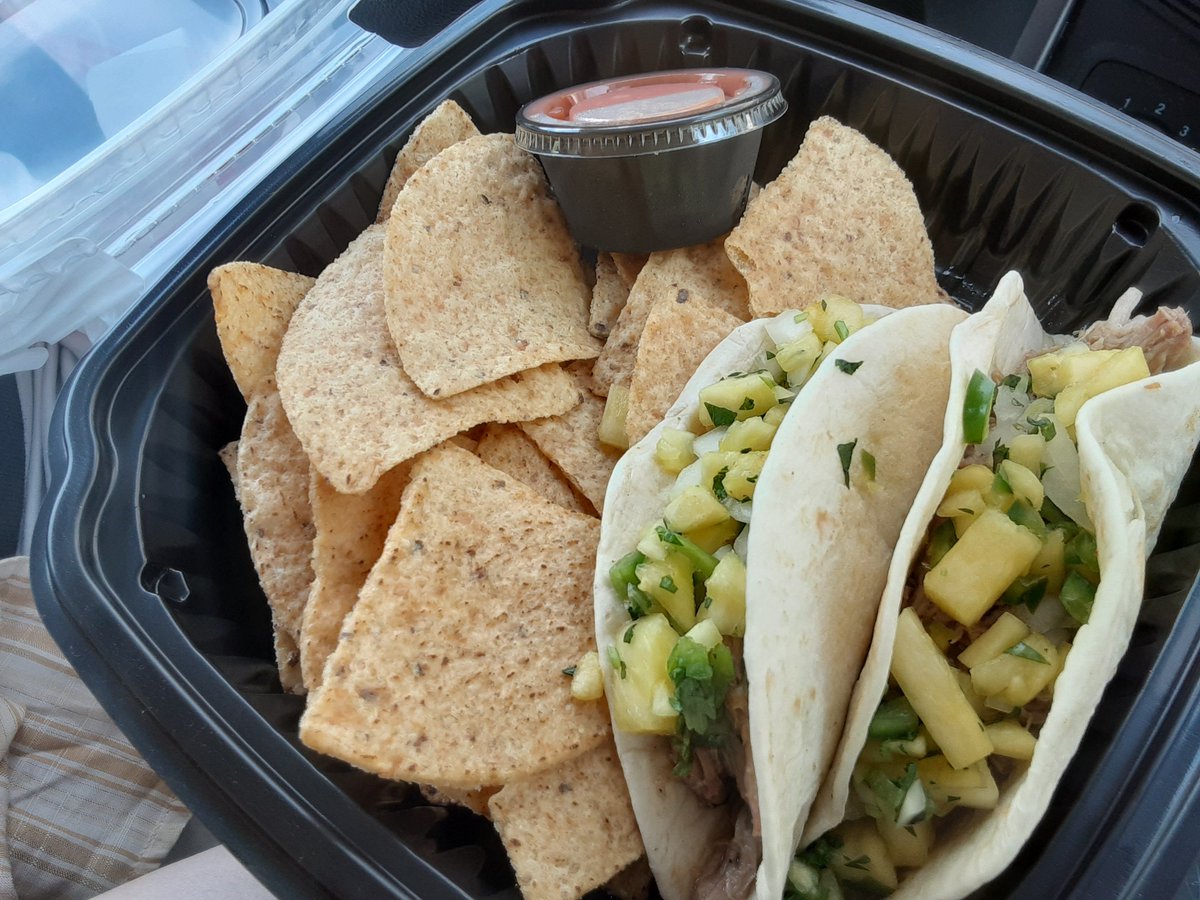 BandoPretzel's tweet photo. Tacos and Nachos Foodweek in Springfield! We went to the BUNN Gourmet Restaurant this afternoon! The tacos were outstanding! We did finish with chocolate cake and cheesecake!

#217foodweek https://t.co/lxQ3X5RtF9